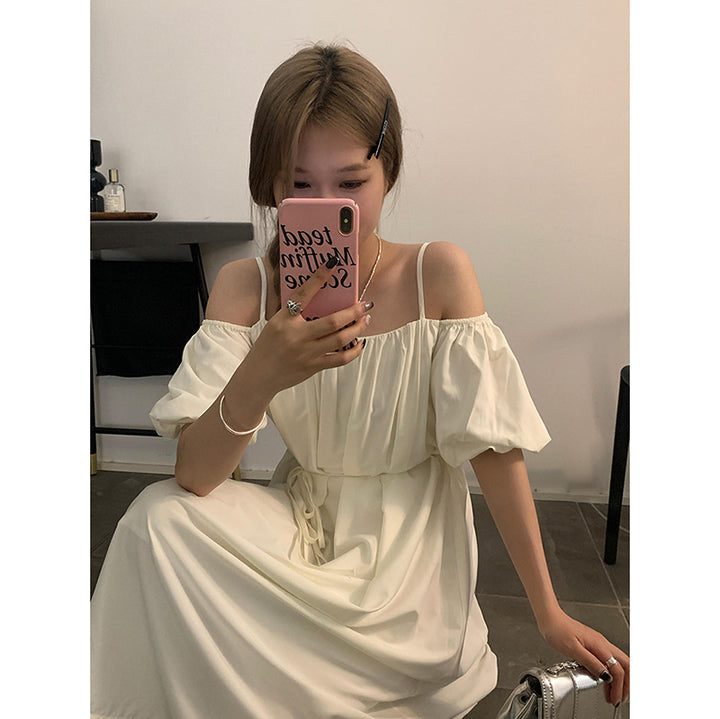 Dame luftig maxikjole med off-shoulder design og moderne volants detaljer Stilla