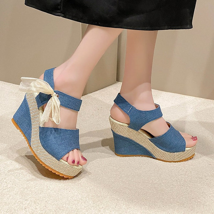 Dame Wedge-sandaler med komfortabel rem og elegant sløjfe-detalje Stilla