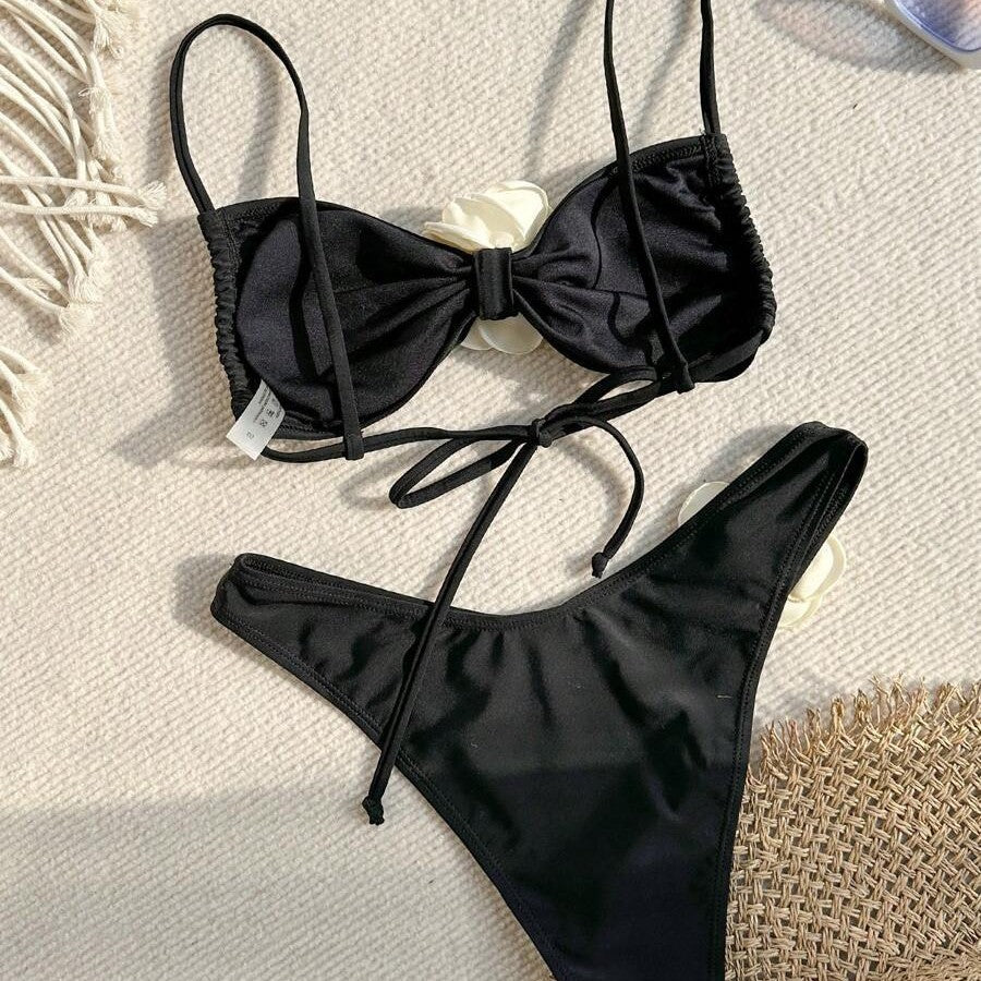 Dame Bikini-sæt med trendy blomsterdekoration og rynker Stilla