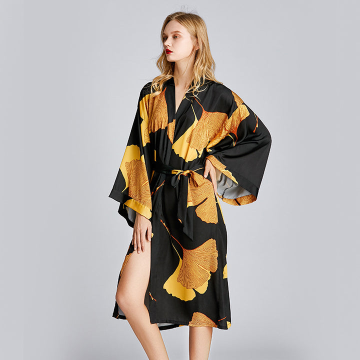 Dame Kimono-robe med blomstrede designelementer og elegant taljebælte Stilla