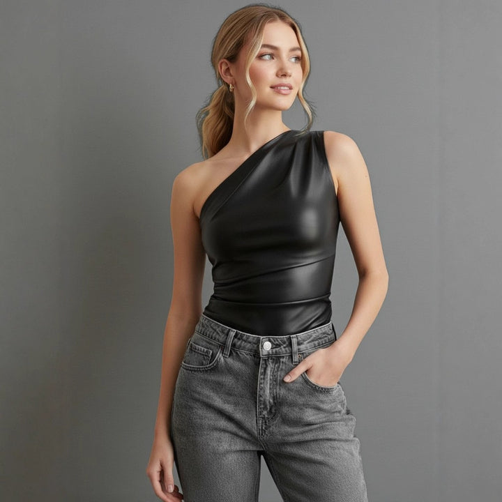 Dame asymmetrisk top med innovativt draperingsdesign Skovae