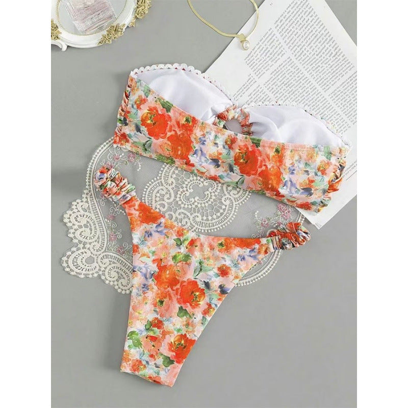 Dame Bandeau-bikini med romantisk flæseudstyr og forførende blomsterdesign Skovae