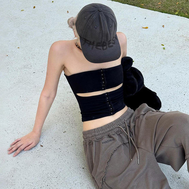 Dame Crop-top med raffineret knapdetalje og frækt design Stilla