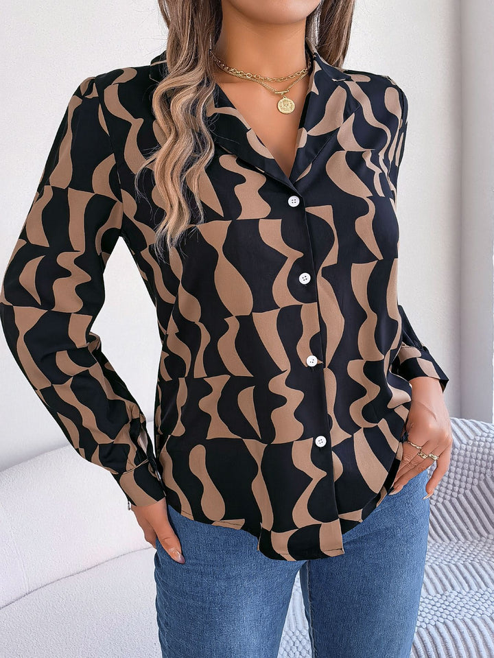 Dame Chic Bluse med moderne grafikdesign og knapdetaljer Stilla