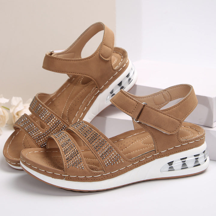 Dame elegante og komfortable sandaler med strassdetaljer Stilla