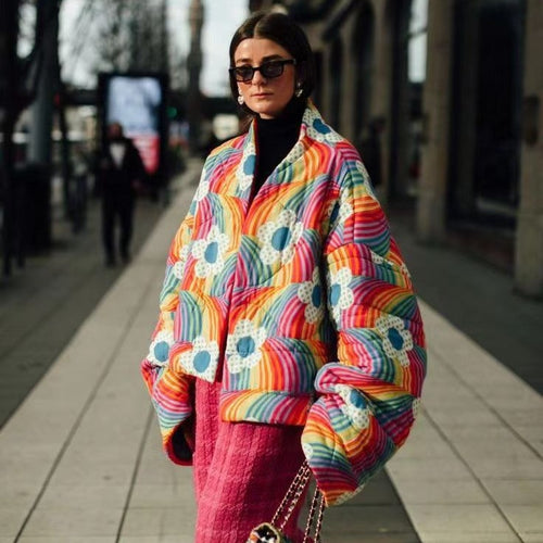 Dame quiltet Oversize-jakke med farverigt blomsterdesign og rummelige lommer Stilla