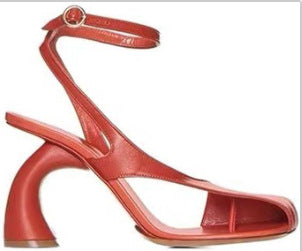 Femme Højhælede Sandaler med skulpturel Ankelrem-Design Stilla