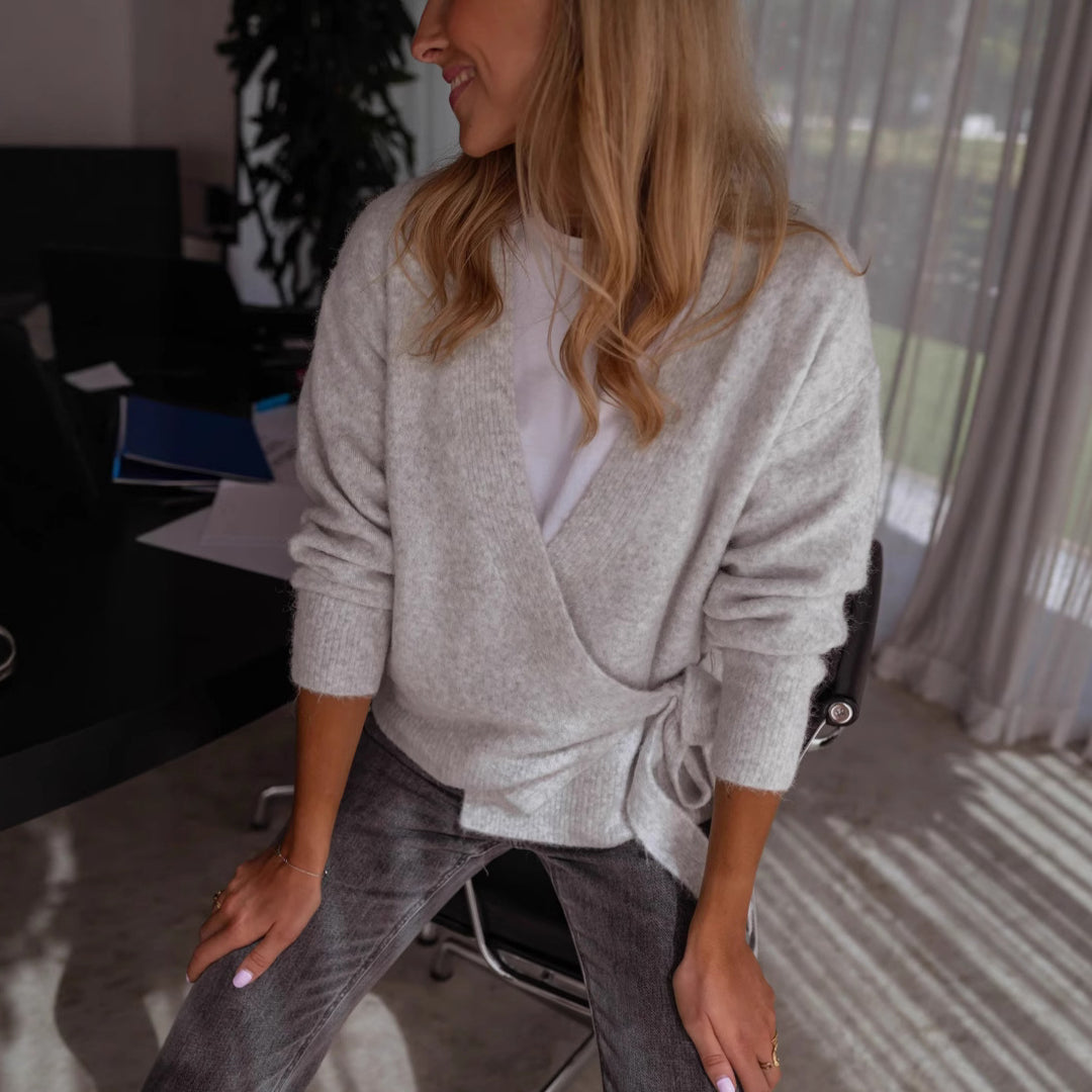 Kvinders afslappede indpakningsstriktrøje med blødt materiale og trendy design Stilla