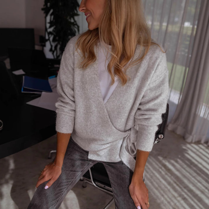 Kvinders afslappede indpakningsstriktrøje med blødt materiale og trendy design Stilla