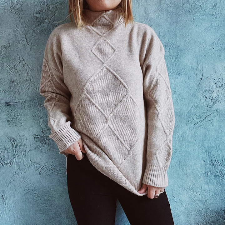 Kvindernes strikket sweater med moderne diamantmønster Stilla