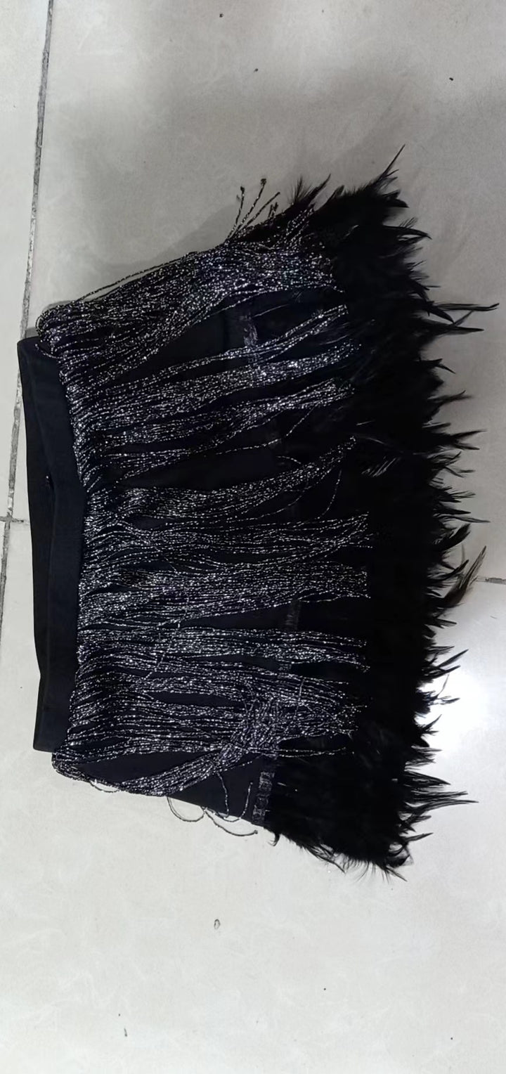 Dame catwalk nederdel med fjer og glimmerdetaljer Stilla