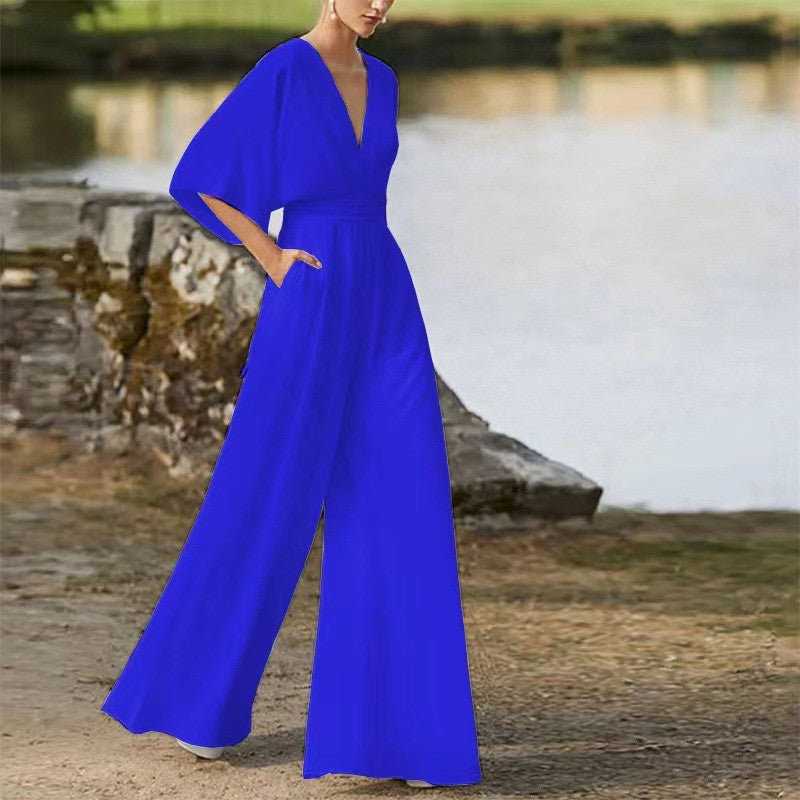 Dame jumpsuit med dyb V-udskæring og brede ben Stilla