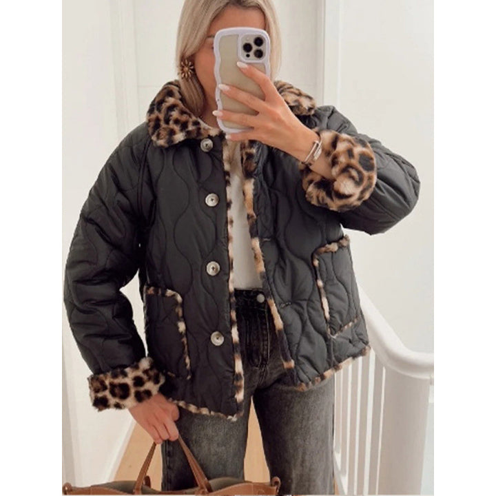 Dame Kunstpelsjakke med mode leopardmønster og komfortabel pasform Stilla