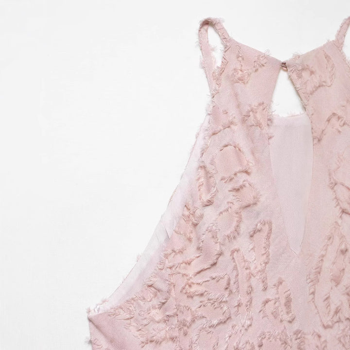 Femme Halterneck Spids Maxi Kjole med Flydende Silhuet Stilla