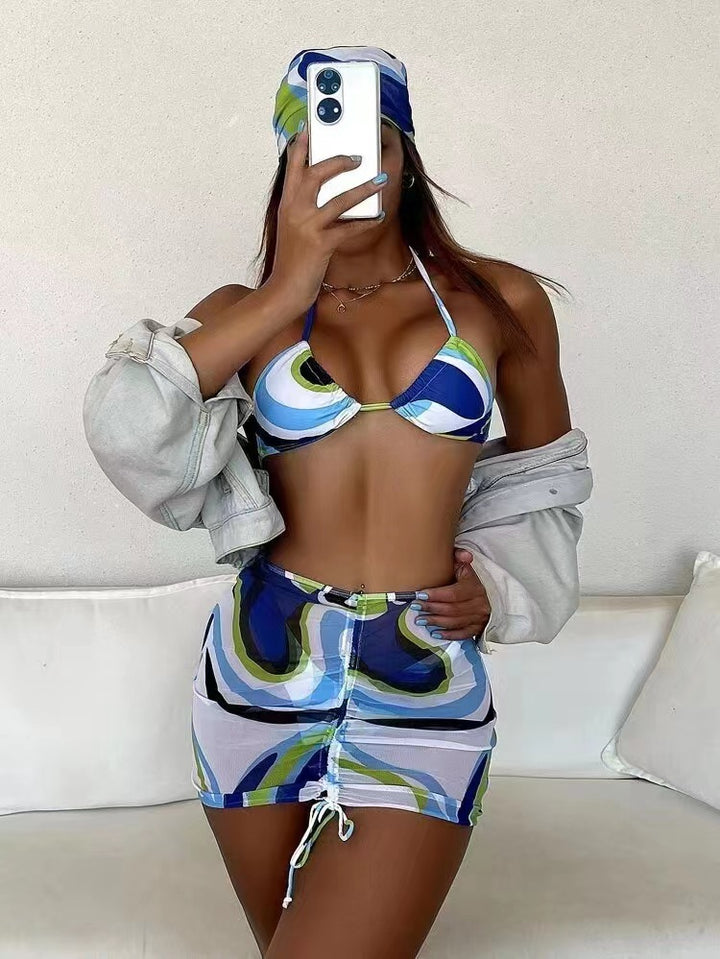 Dame bikini sæt med moderne indpakningsskørt og sporty top Skovae