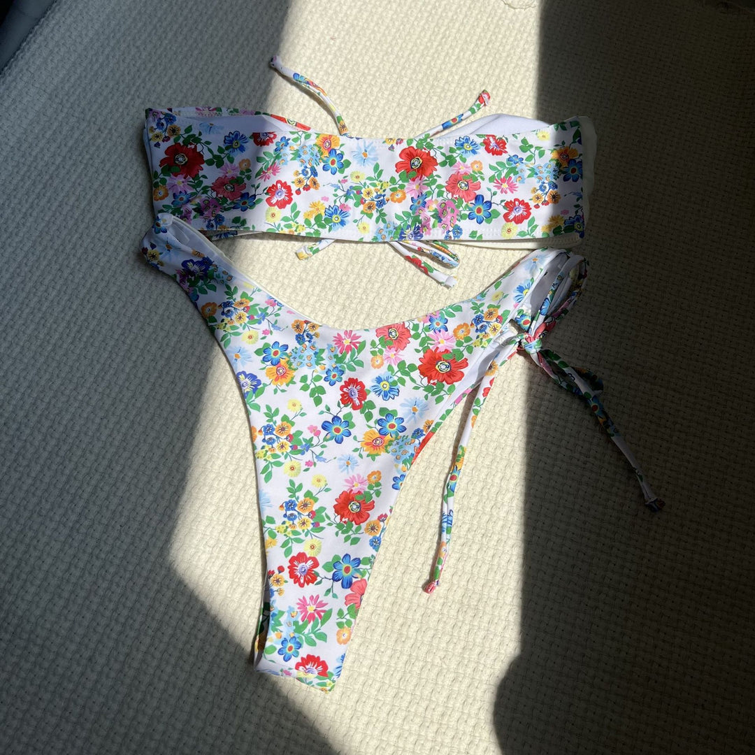 Dame Bandeau-Bikini sæt med blomsterprint og justerbare stropper Stilla