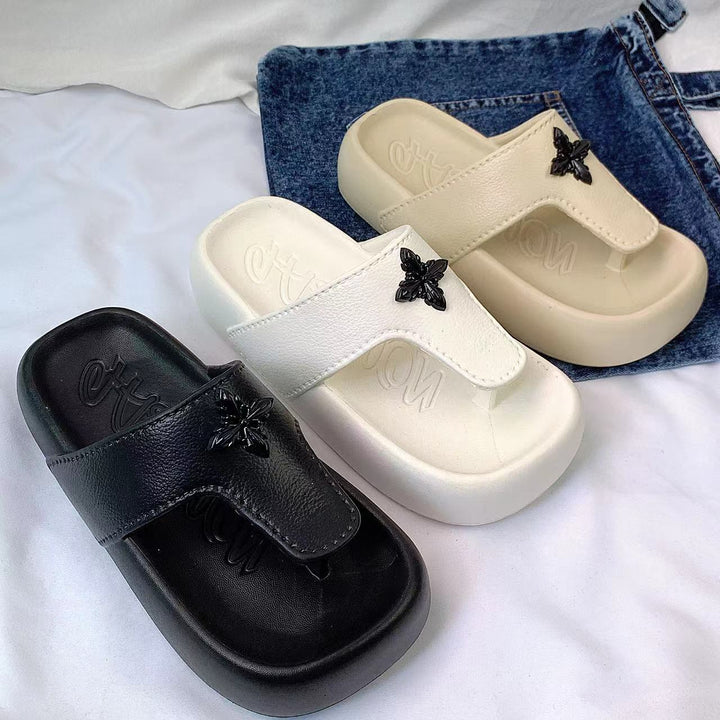 Dame Behagelige og stilfulde sandaler med bred rem og dekorativt accent Stilla