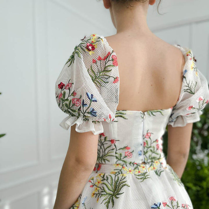 Dame Floral Broderet Maxikjole med Pufærmer og Taljebælte Stilla