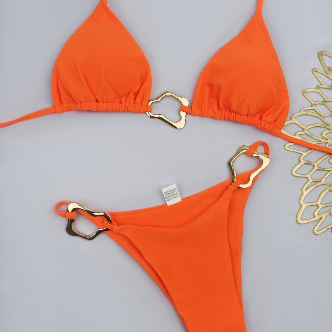 Dame triangel-bikini med glamourøse gyldne accentdetaljer og justerbare stropper Stilla