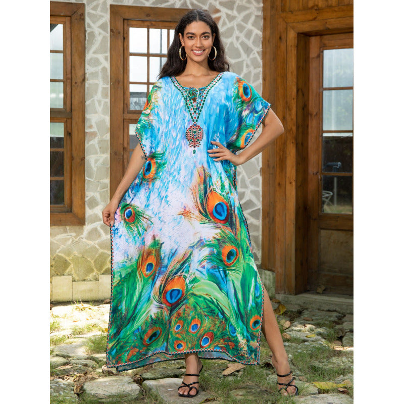 Dame Strandkaftan med kunstnerisk påfuglemotiv og fine detaljer Stilla
