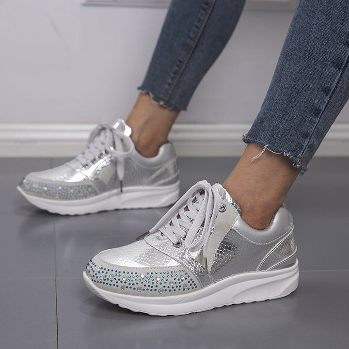 Dame Sneakers med glitrende rhinsten og stilfuld metallic-overflade Stilla