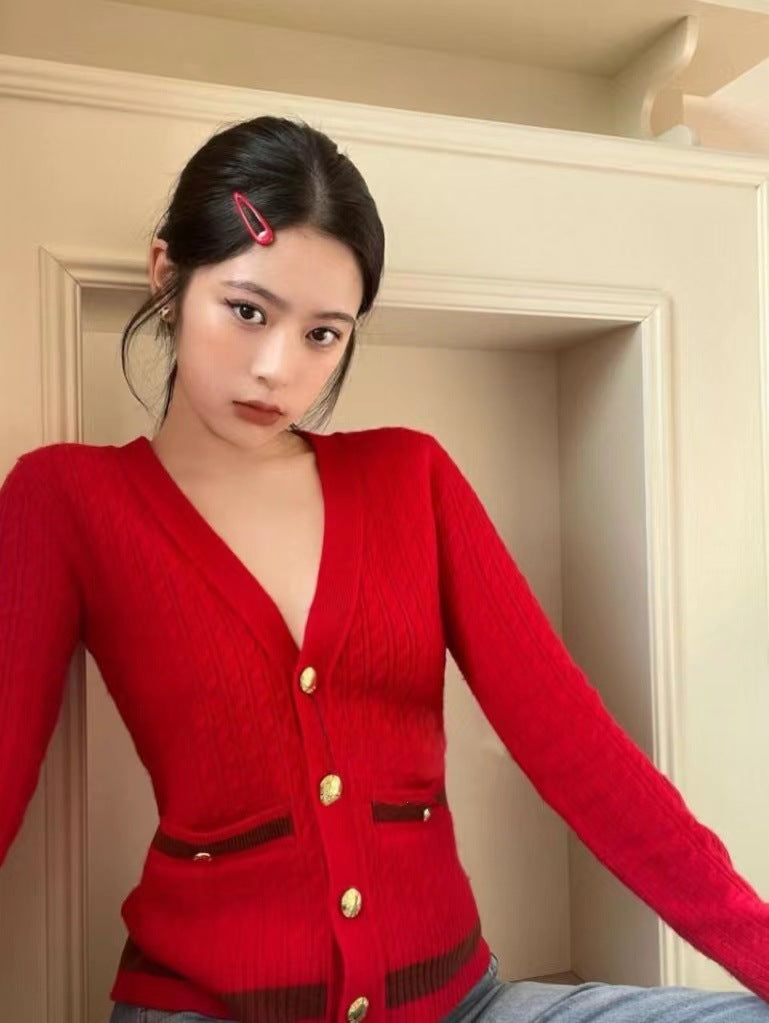 Dame strikjakke med struktureret design og elegante knapper Stilla