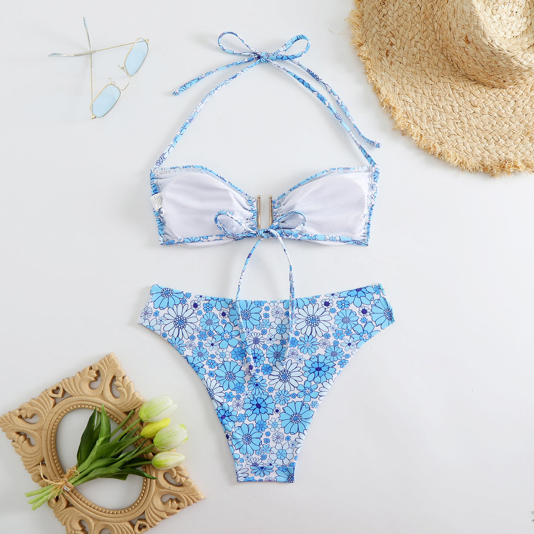 Dame bandeau-bikini med blomstret design og glinsende detaljer Stilla