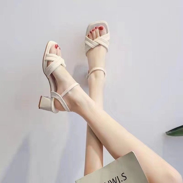 Dame Højhælede Sandaler med elegant Krydsbånd-Design og stabil Hælhøjde Stilla