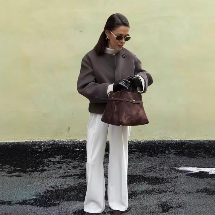 Dame Voluminøs Jakke i minimalistisk design med praktiske knapper og trendy snit Stilla