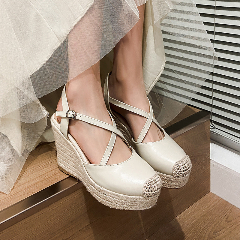 Femme Wedge Espadrille Sandaler med Cross-Strap Design Stilla