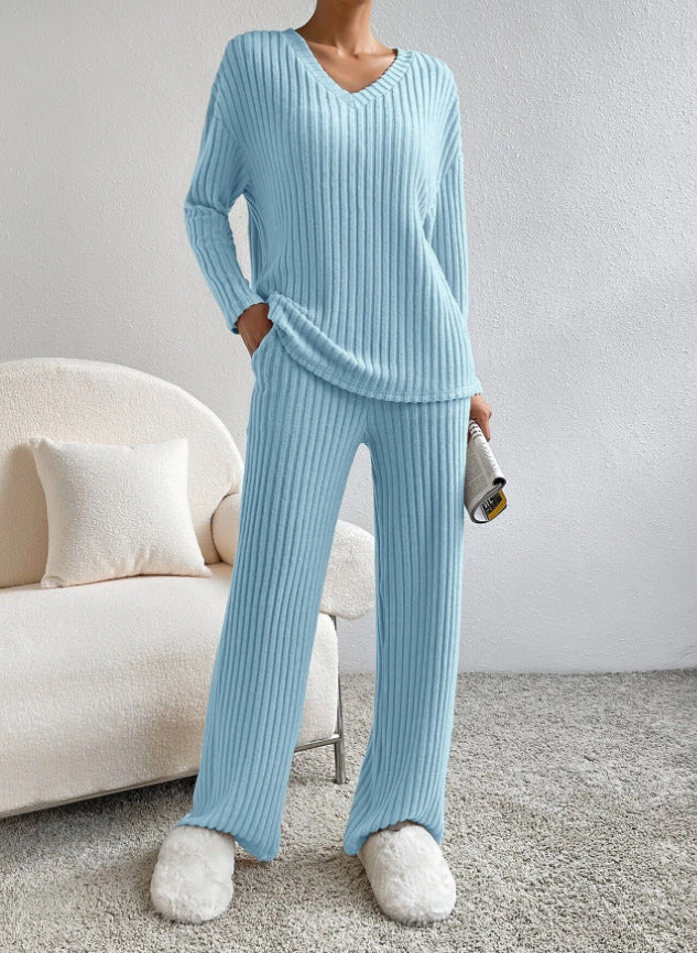 Dame loungewear-sæt med moderne V-hals og afslappet pasform Stilla