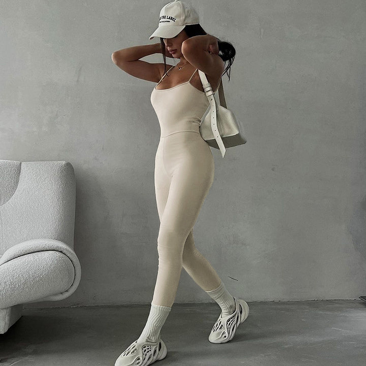 Dame figursyet jumpsuit med smalle stropper og glat finish Skovae
