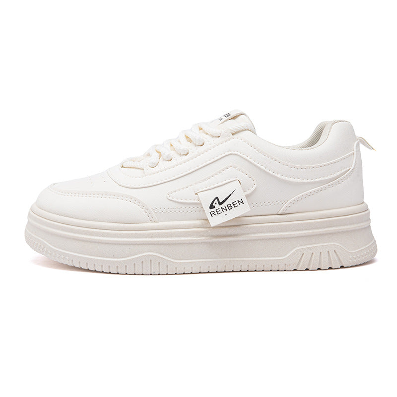 Dame sneakers i sporty og behageligt design med tykk sål og åndbare egenskaber Stilla