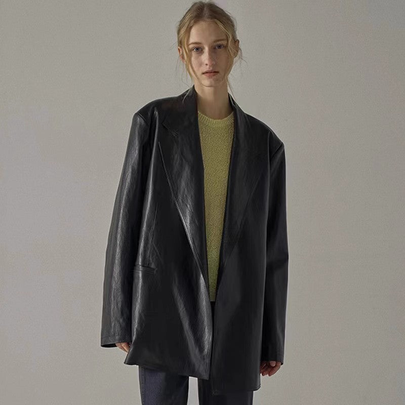 Dame afslappet oversized blazer lavet af høj kvalitet læderimitat med elegant snit og praktiske lommer Stilla