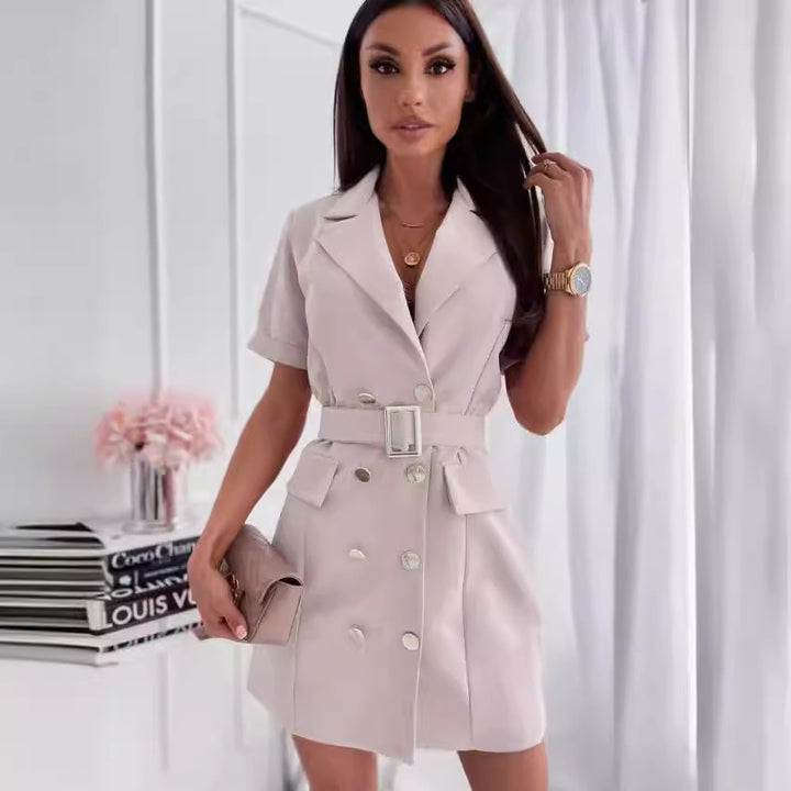 Dame jumpsuit med tætsiddende snit og elegant revers Stilla
