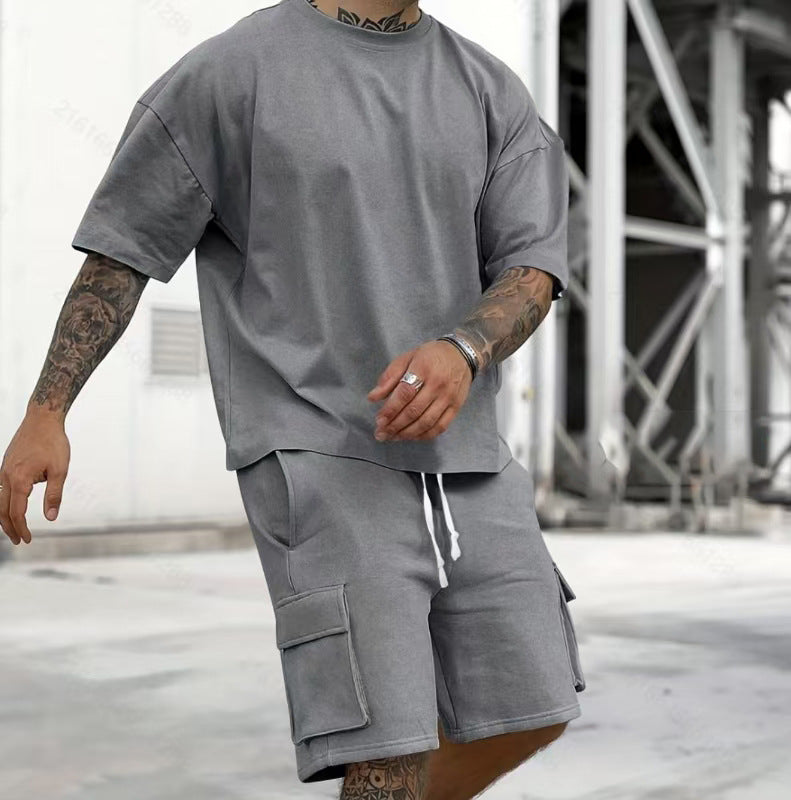 Herre fritids-sæt med oversized T-shirt og cargo-shorts Stilla