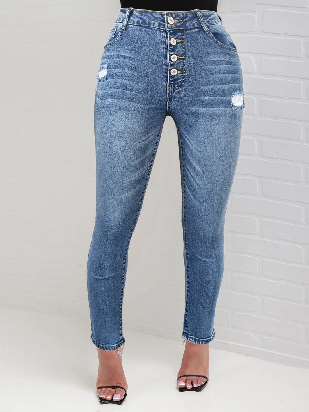 Dame højtaljede skinny jeans med modemæssige knapdetaljer og afslappet distressed-effekt Stilla