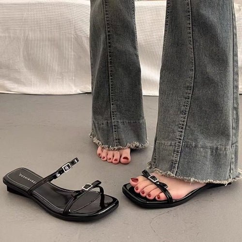 Dame Elegante Sandaler med moderigtigt Stropdesign og glitrende Akcent Stilla