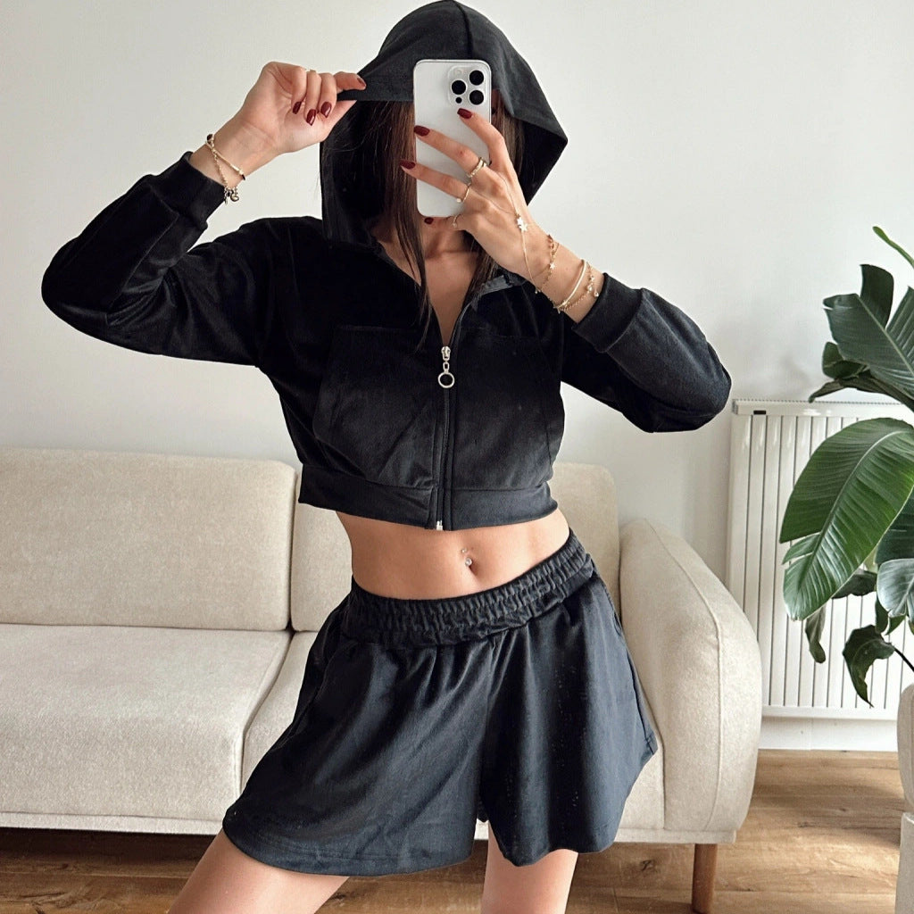 Kvinders afslappede fleece sæt med cropped hoodie og komfortable shorts