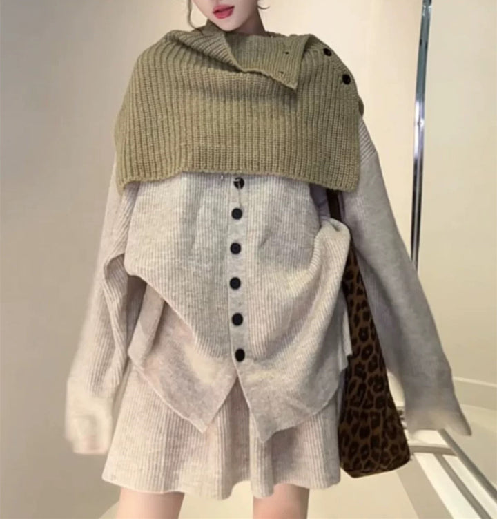 Kvinders strik sæt med kontrasterende sweaterlag og elegant knappeliste Stilla