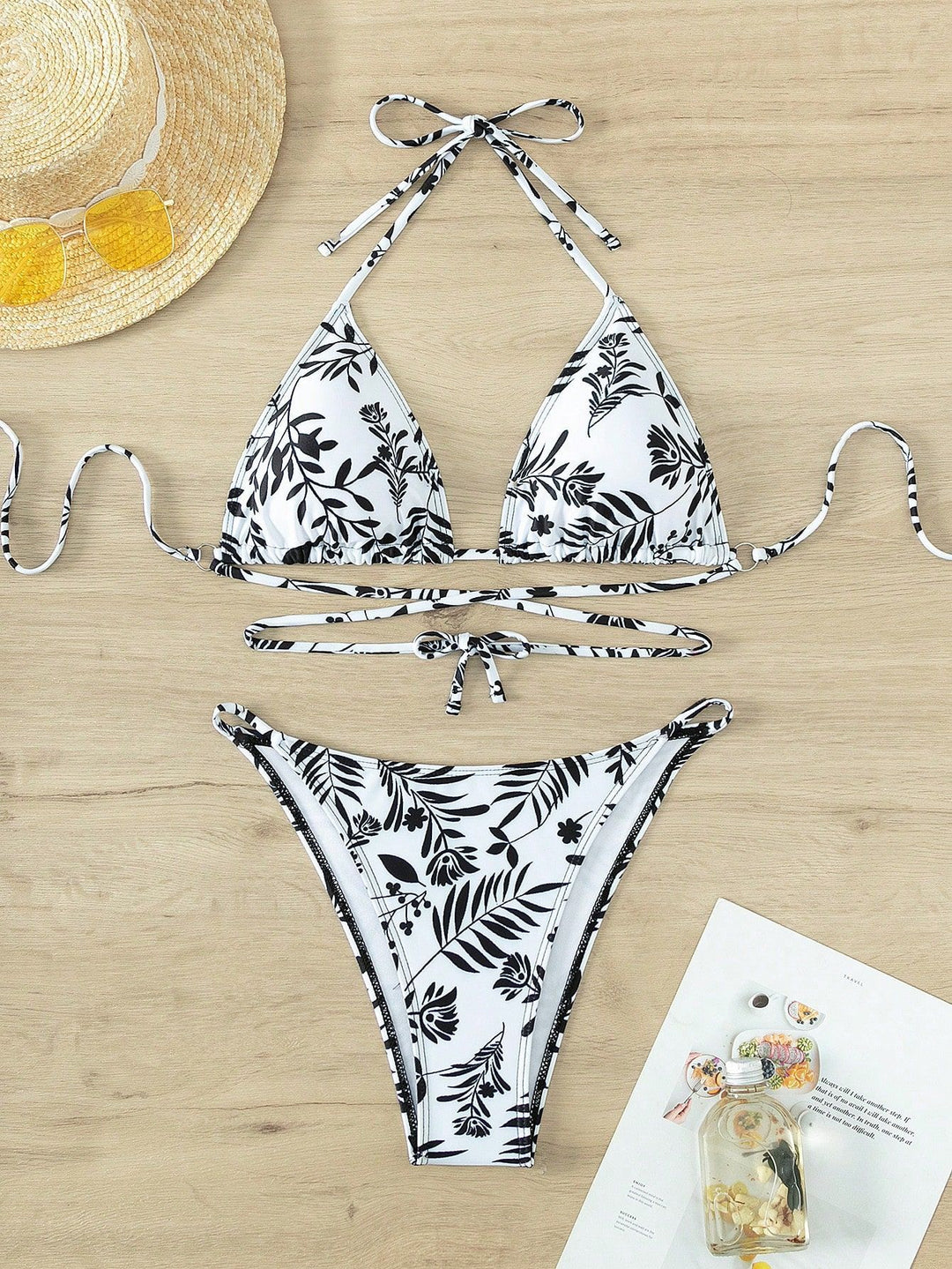 Dame bikini-sæt med blomsterprint og flot tie-dye design Stilla