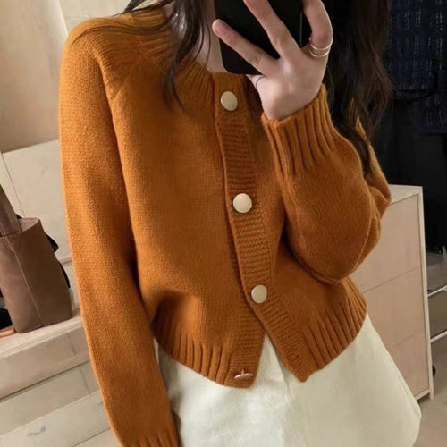 Kvinders cardigan med dekorative knapdetaljer og moderne snit Stilla