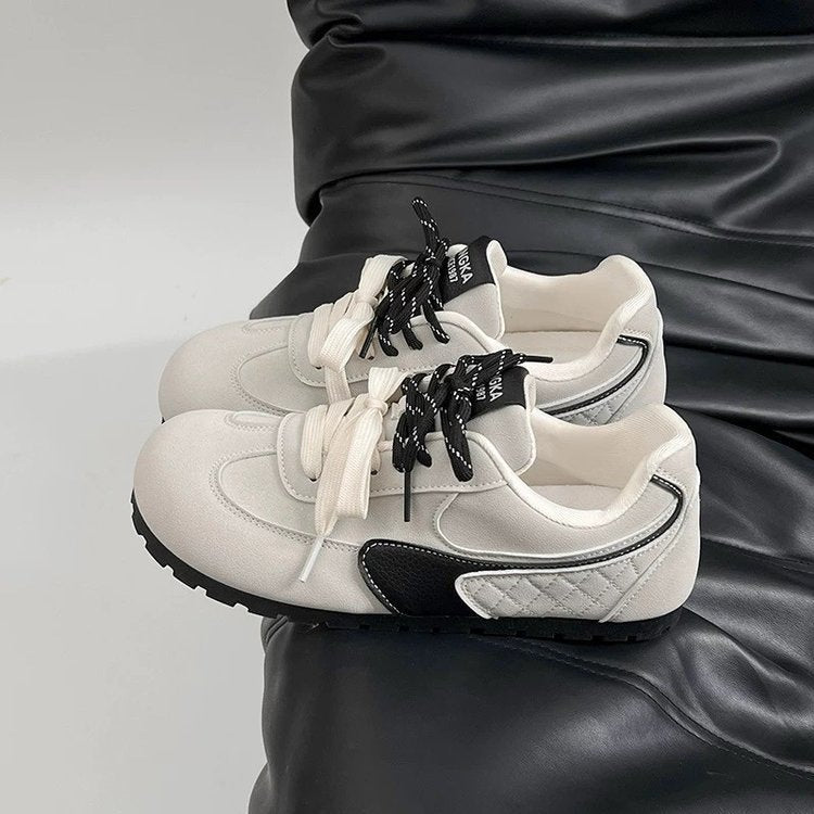 Dame sporty sneakers i vintage design med åndbar mesh-overflade og dæmpende sål Stilla