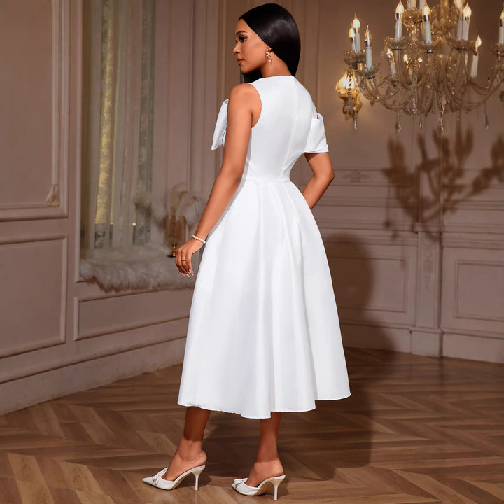 Dame Elegant midi kjole med smart draperingsaccent og voluminøs overdel Skovae