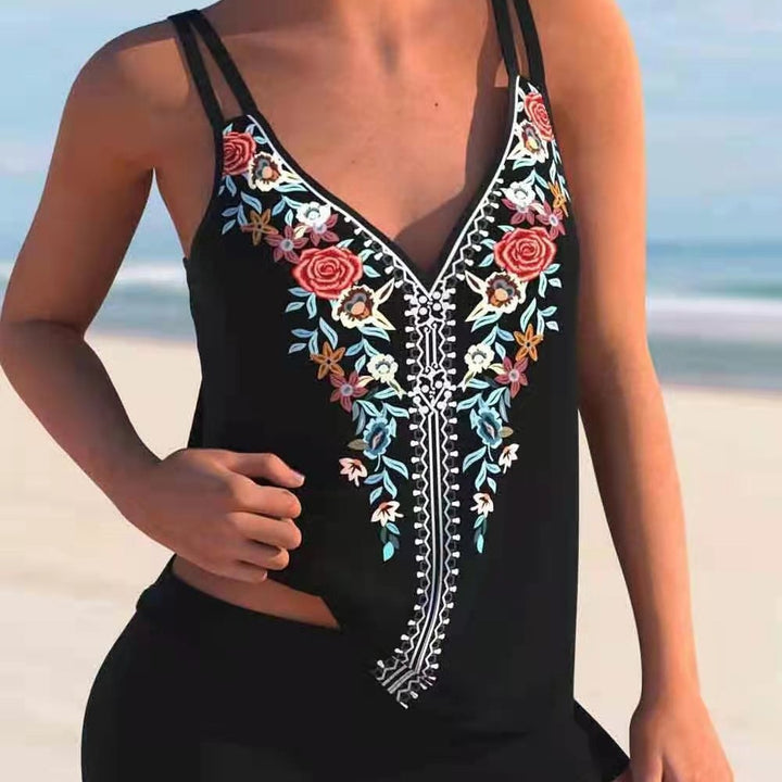 Dame Tankini med floralt broderi og moderne shorts Stilla