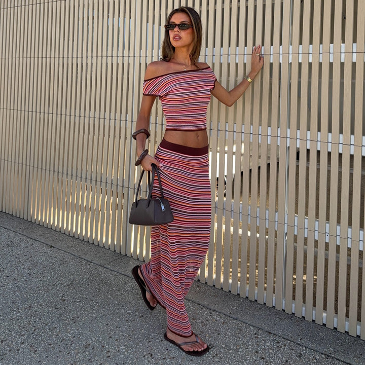 Dame maxi kjole med farverige striber og off-shoulder design Skovae