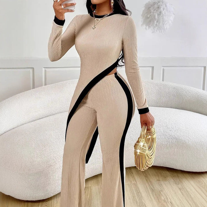 Kvinders stilfulde jumpsuit med asymmetrisk design og kontrasterende piping Stilla