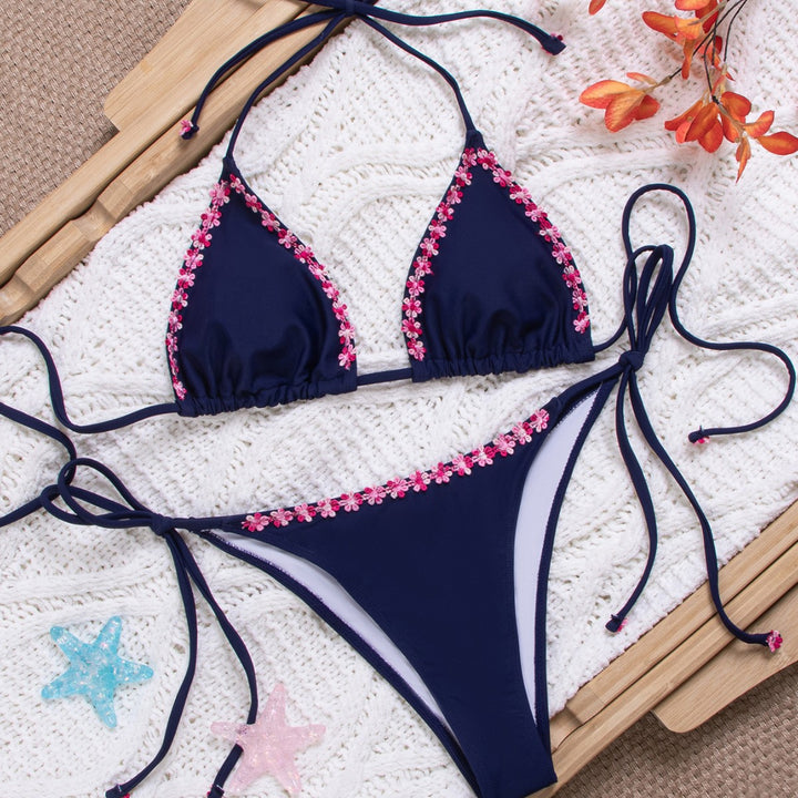 Dame triangel-bikini med florale accenter og justerbare stropper Skovae