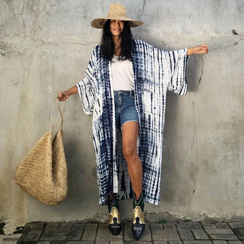 Dame sommerlet strandkimono med kunstnerisk batikdesign Stilla