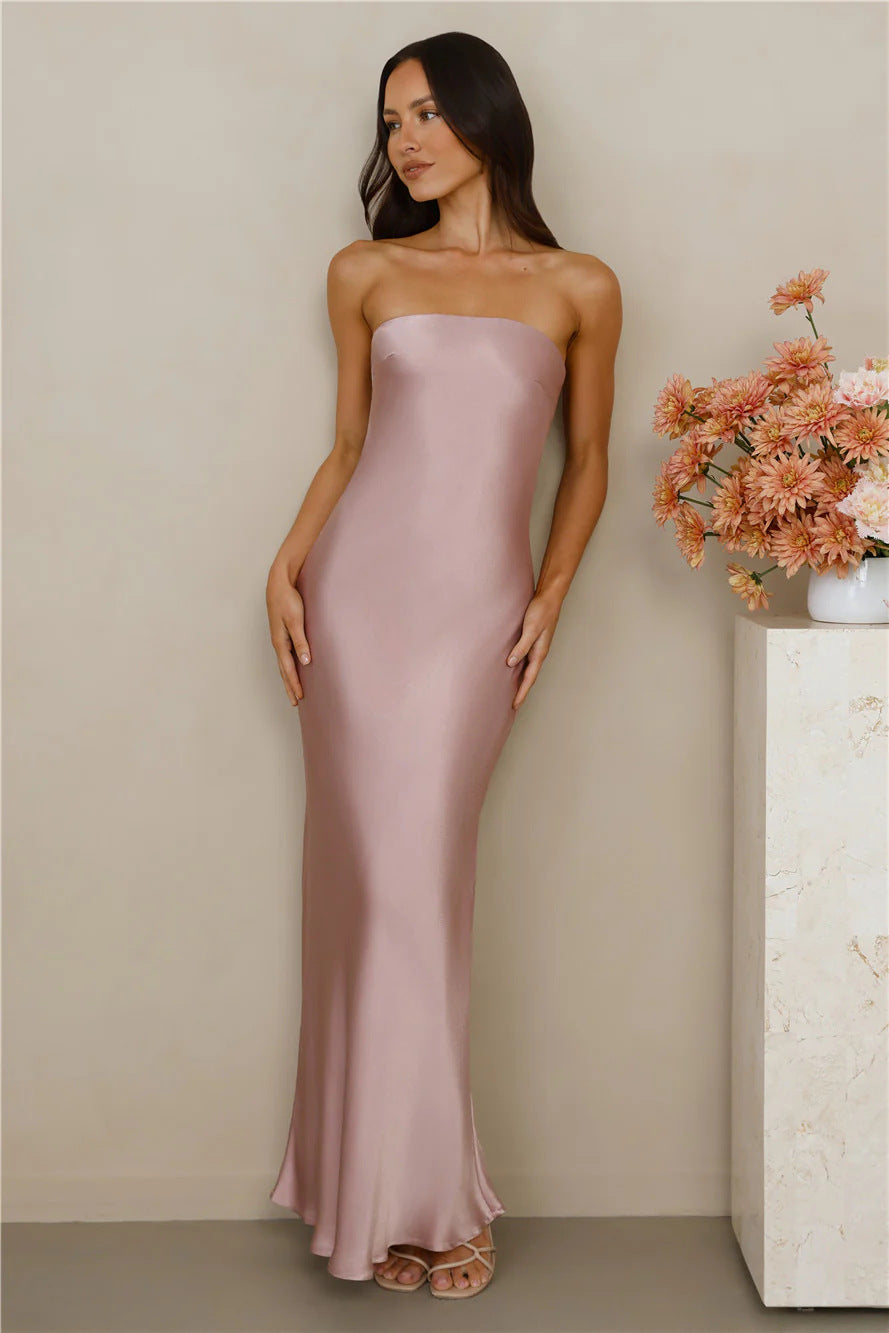 Dame elegante maxi kjoler med bare skuldre lavet af satinstof